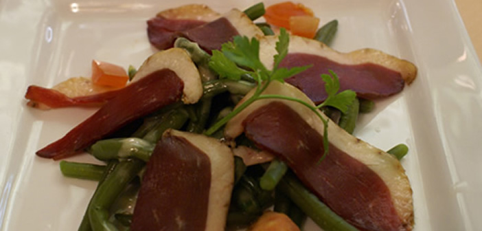 鴨の胸肉のサラダ Salade de magret de canard fumé - paris-bistro japon